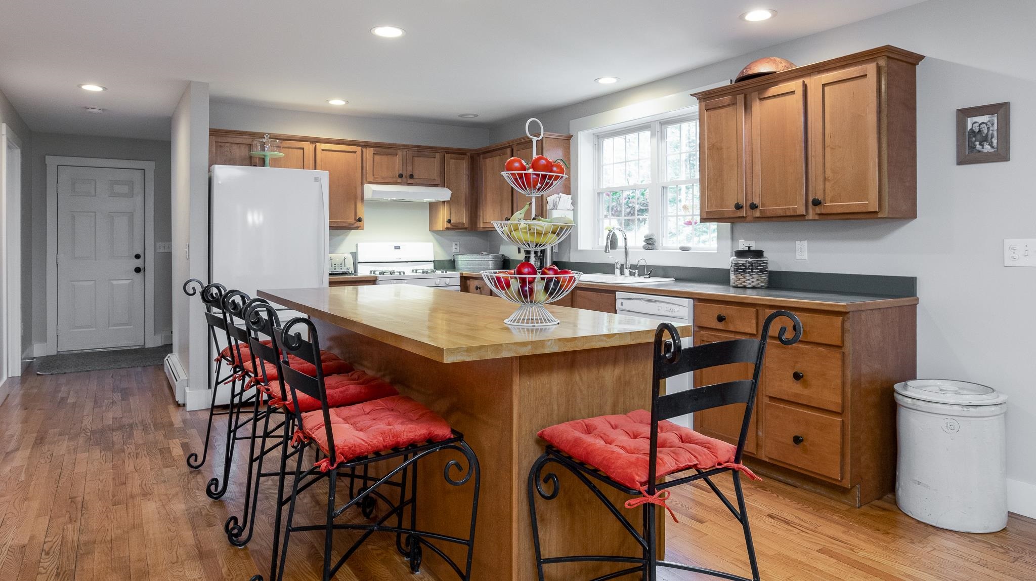 151 Mountain Road Nottingham, NH 03290 - Photo 6 of 40