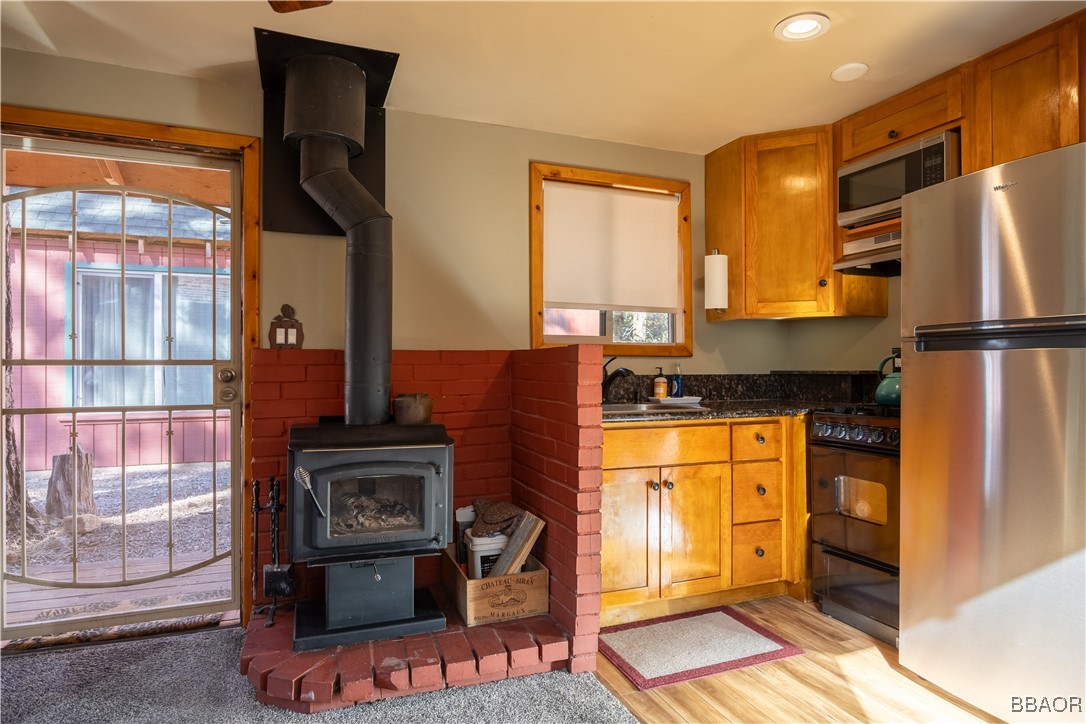 435 Moreno Lane Sugarloaf, CA 92386 - Photo 2 of 24