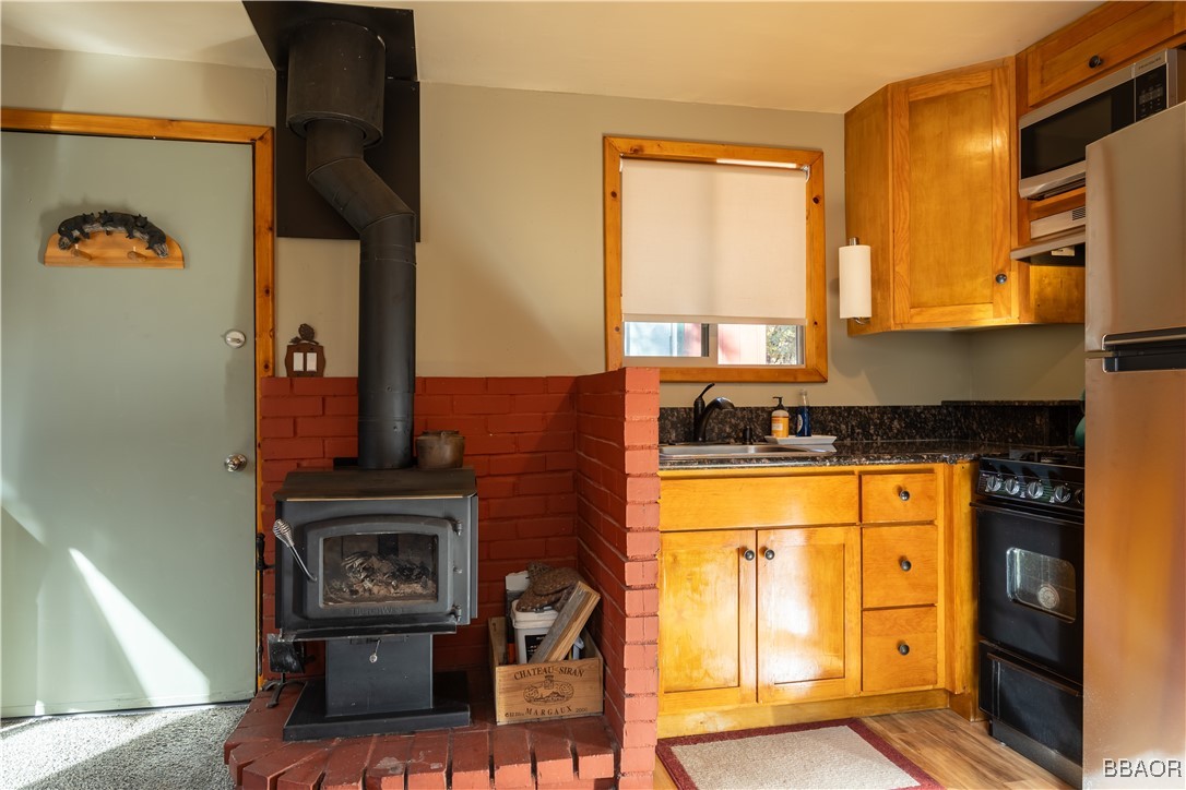 435 Moreno Lane Sugarloaf, CA 92386 - Photo 6 of 24