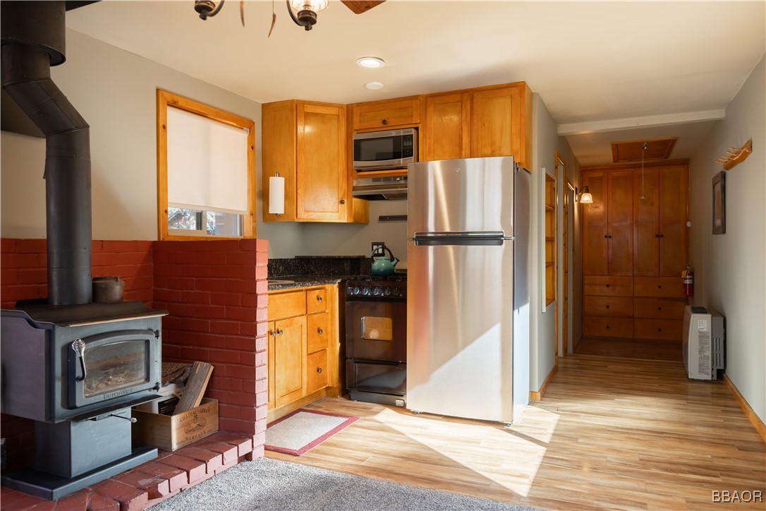 435 Moreno Lane Sugarloaf, CA 92386 - Photo 8 of 24