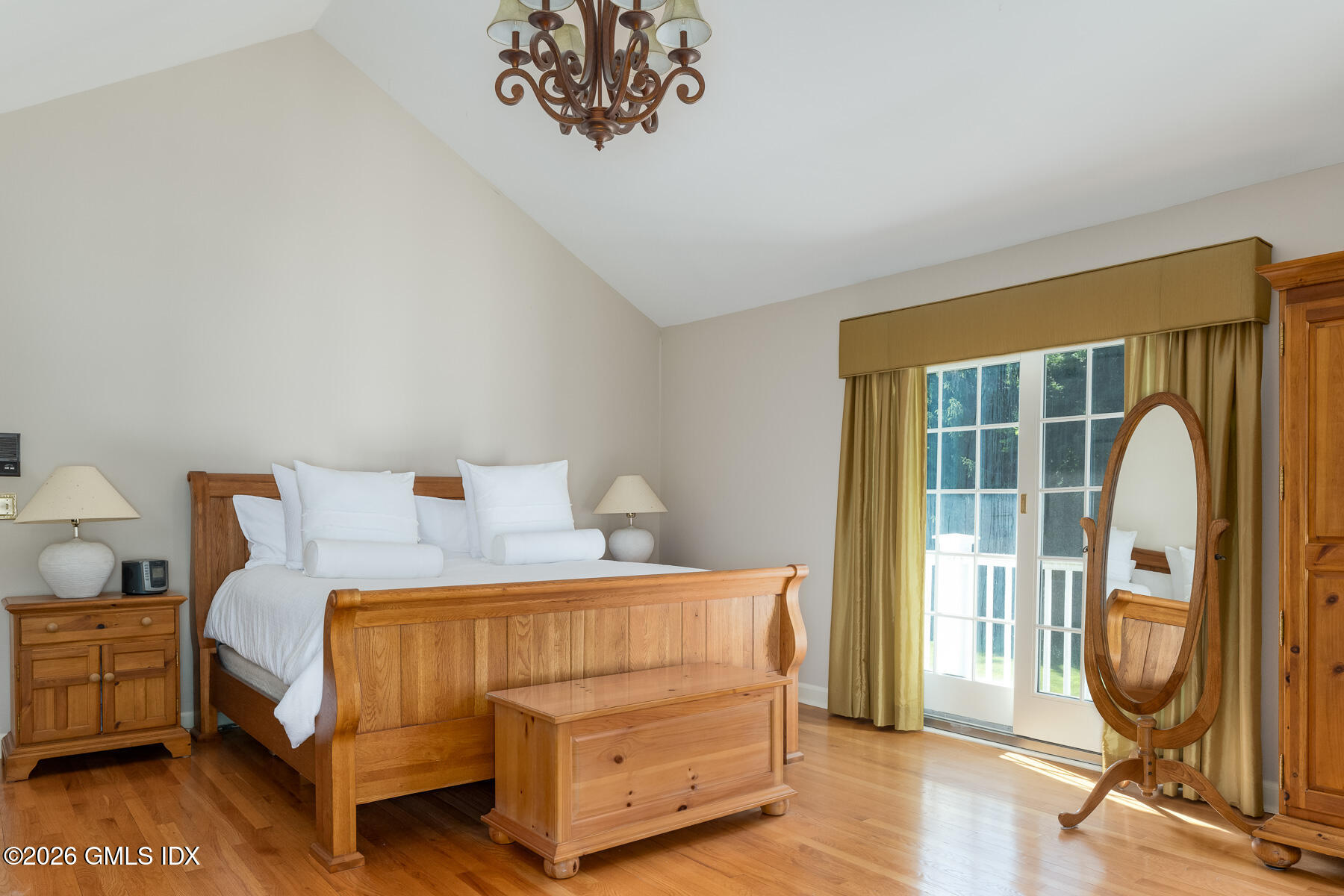 5 Willow Run Road Greenwich, CT 06831 - Photo 17 of 40 Primary Bedroom