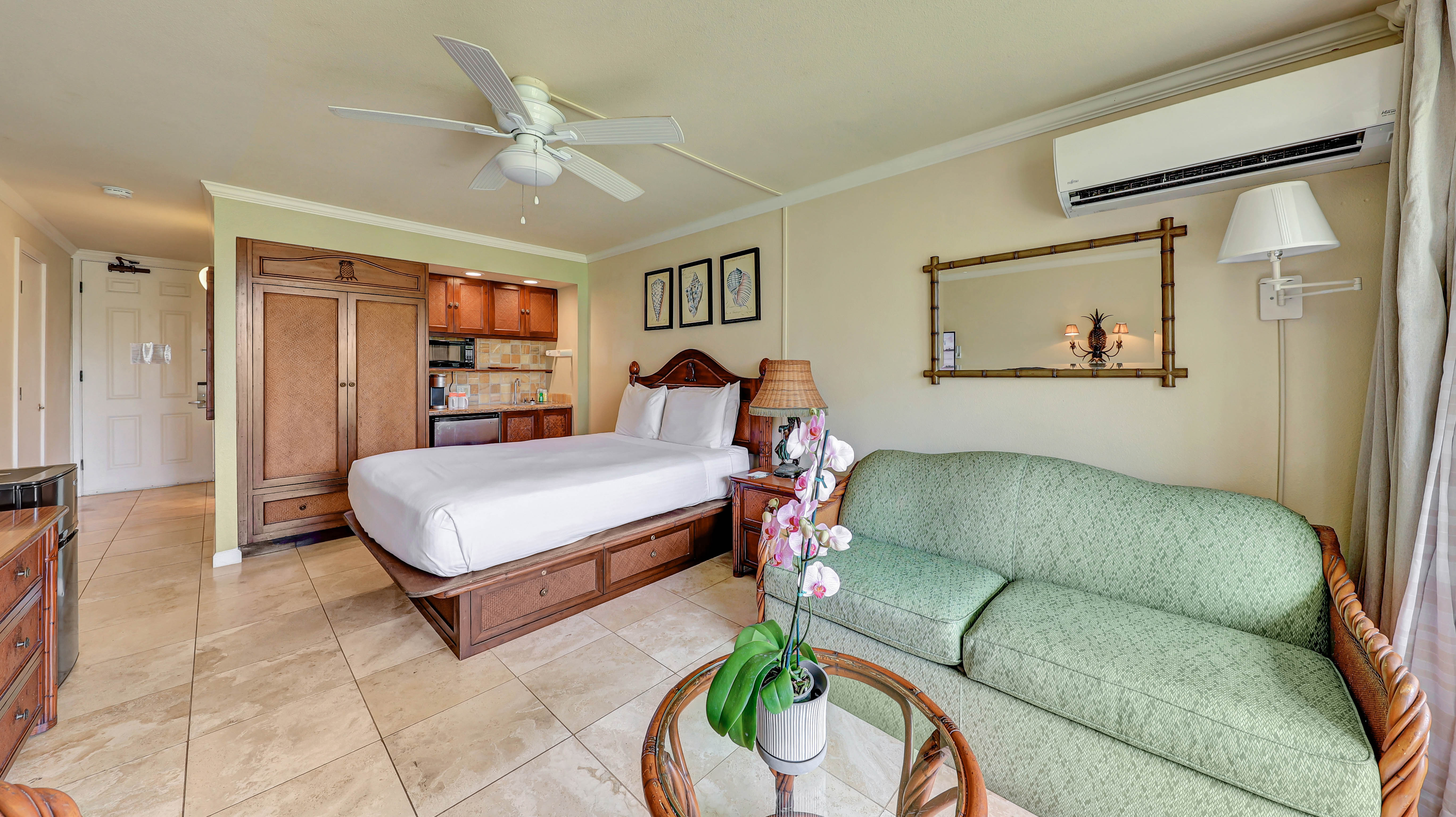 440 Aleka Place, Unit 256 Kapaa, HI 96746 - Photo 3 of 27 a living room with furniture