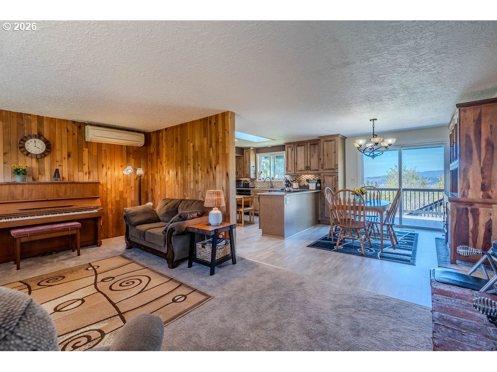 32728 Northeast Chamberlain Road Corbett, OR 97019 - Photo 11 of 48 Living Room/Dining Room