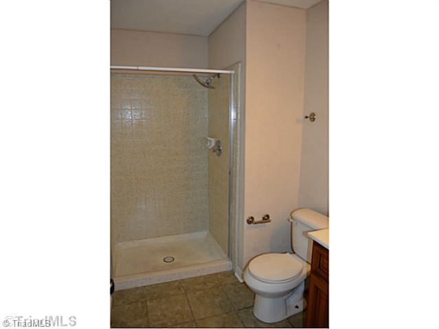 602 Oakview Road High Point, NC 27265 - Photo 6 of 9 Bath.