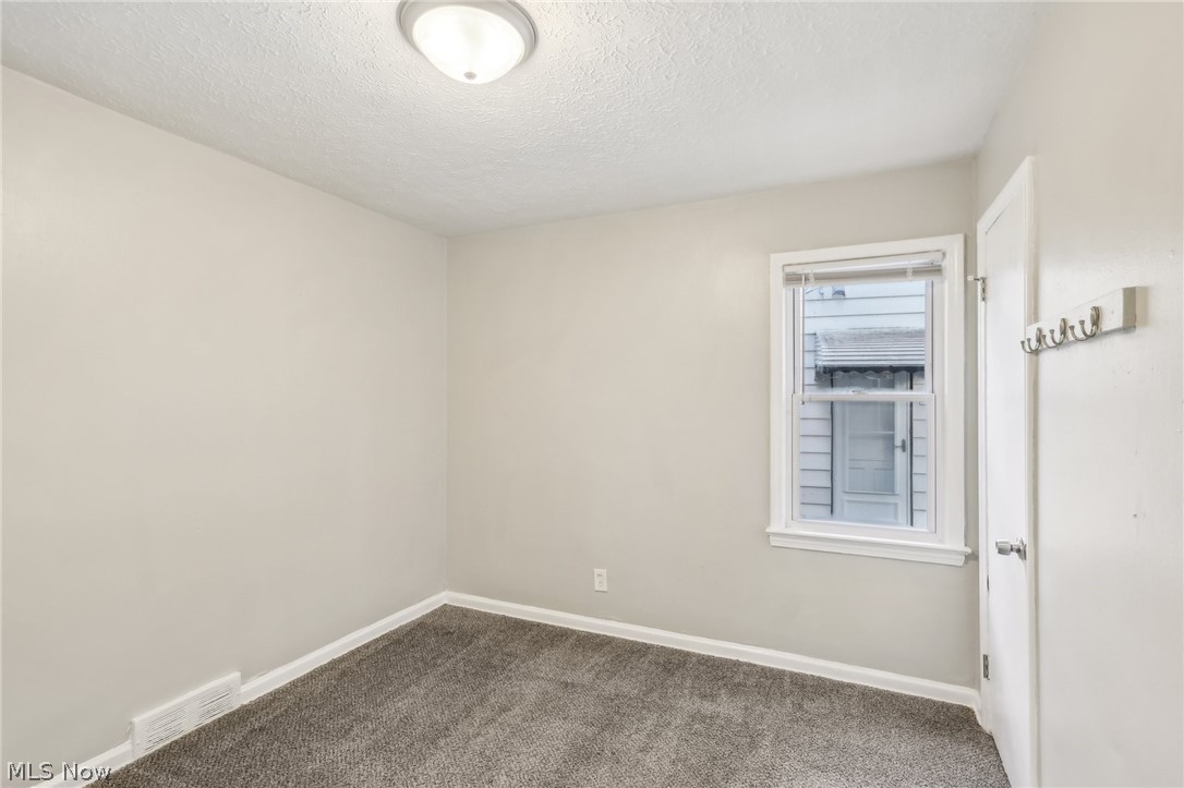 2422 Malden Road Cleveland, OH 44121 - Photo 20 of 35