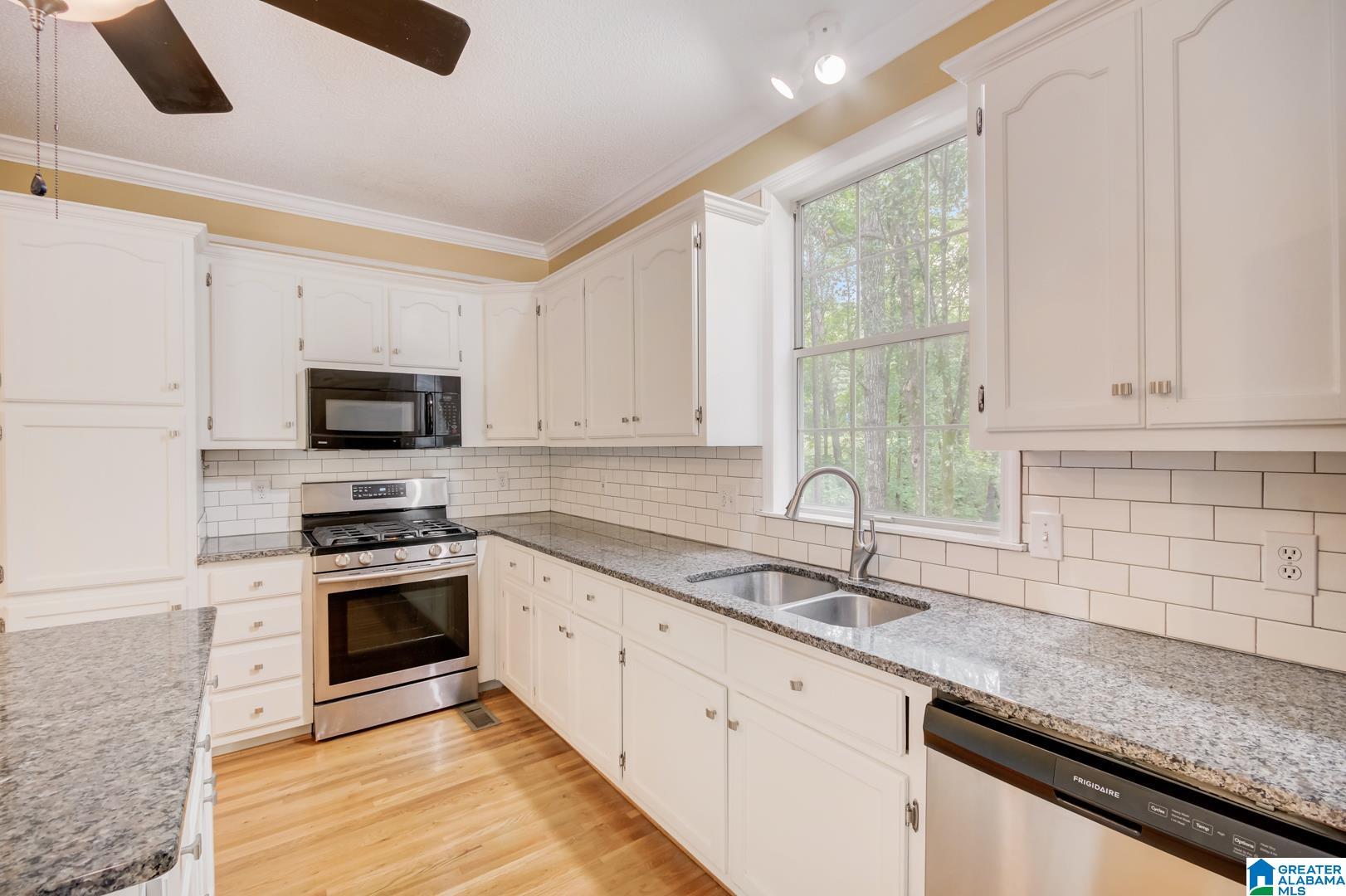 209 Thompson Road Alabaster, AL 35007 - Photo 17 of 30
