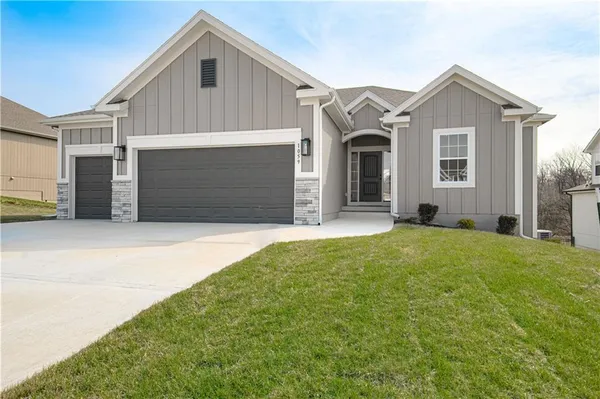 $579,900 | 1059 Fir Lane, Liberty, MO 64068