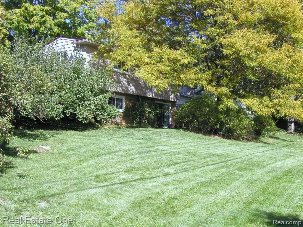 32417 Hearthstone Road Farmington, MI 48334 - Photo 37 of 37 FULL VIEW OF REAR YARD