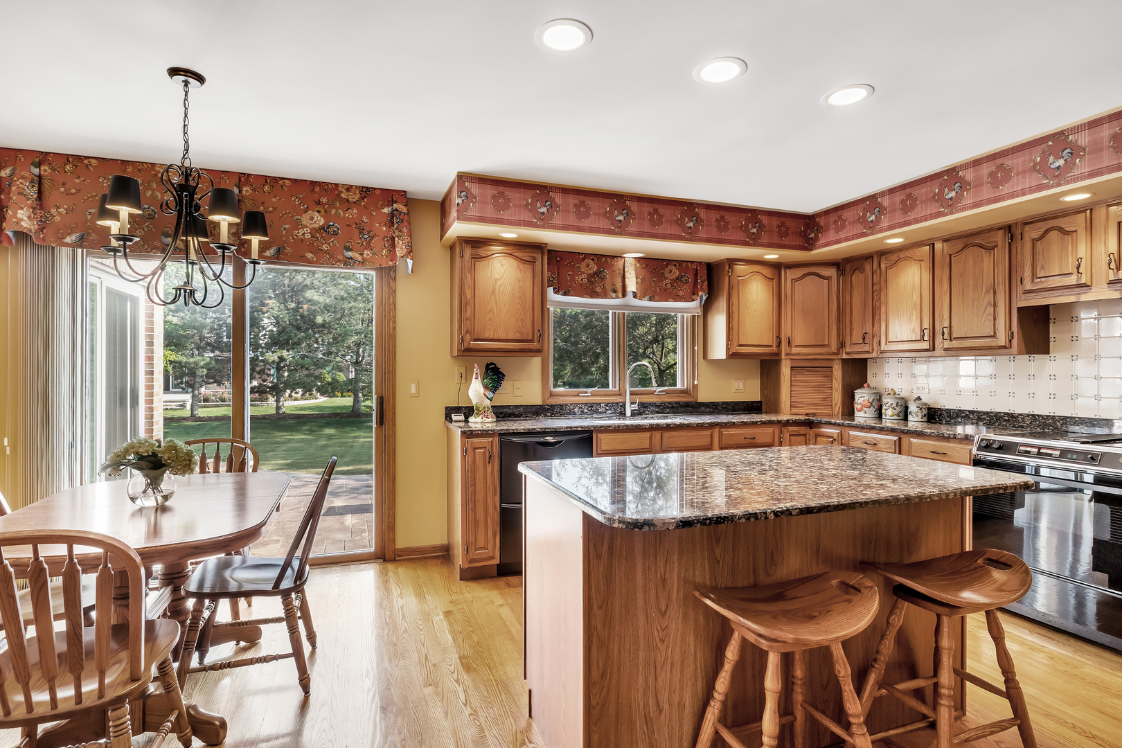 411 Meadow Ridge Lane Prospect Heights, IL 60070 - Photo 4 of 34 Gallery Image 4