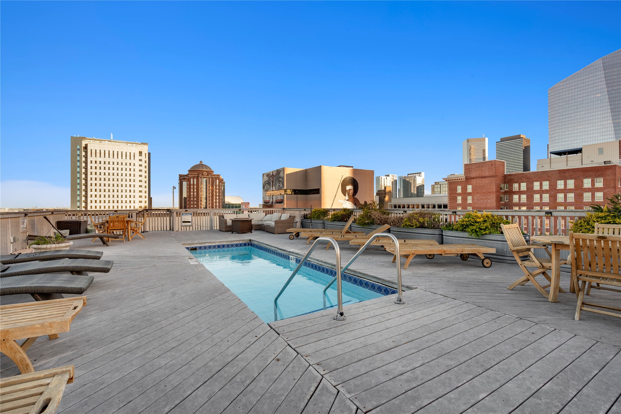 915 Franklin Street, Unit 8J Houston, TX 77002 - Photo 5 of 12 a view of a swimming pool and lounge chair