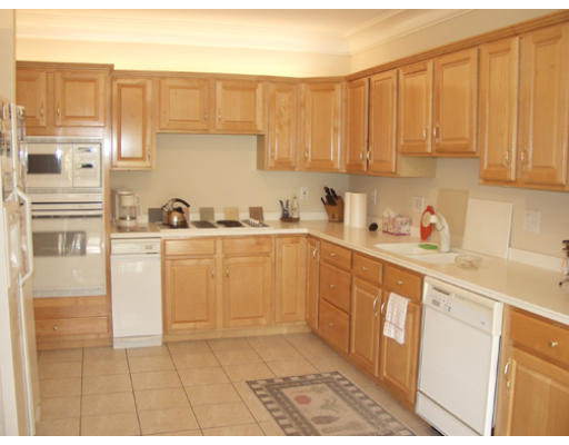 121 Hawthorne Village Road, Unit 354 Nashua, NH 03062 - Photo 7 of 10 Gallery Image 7