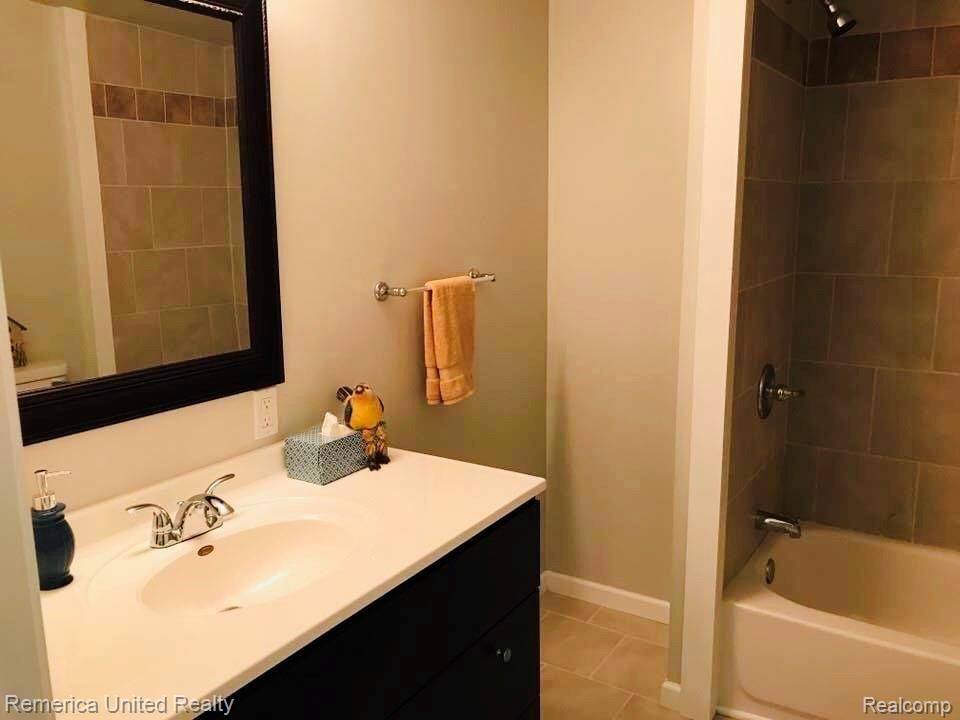 671 West Clark Road Ypsilanti, MI 48198 - Photo 5 of 12 F6A10078-3254-4C5F-94FD-E63E6D252EAE.jpeg