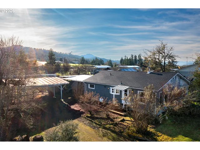 $299,500 | 233 Crowsfoot Road, Oakland, OR 97462