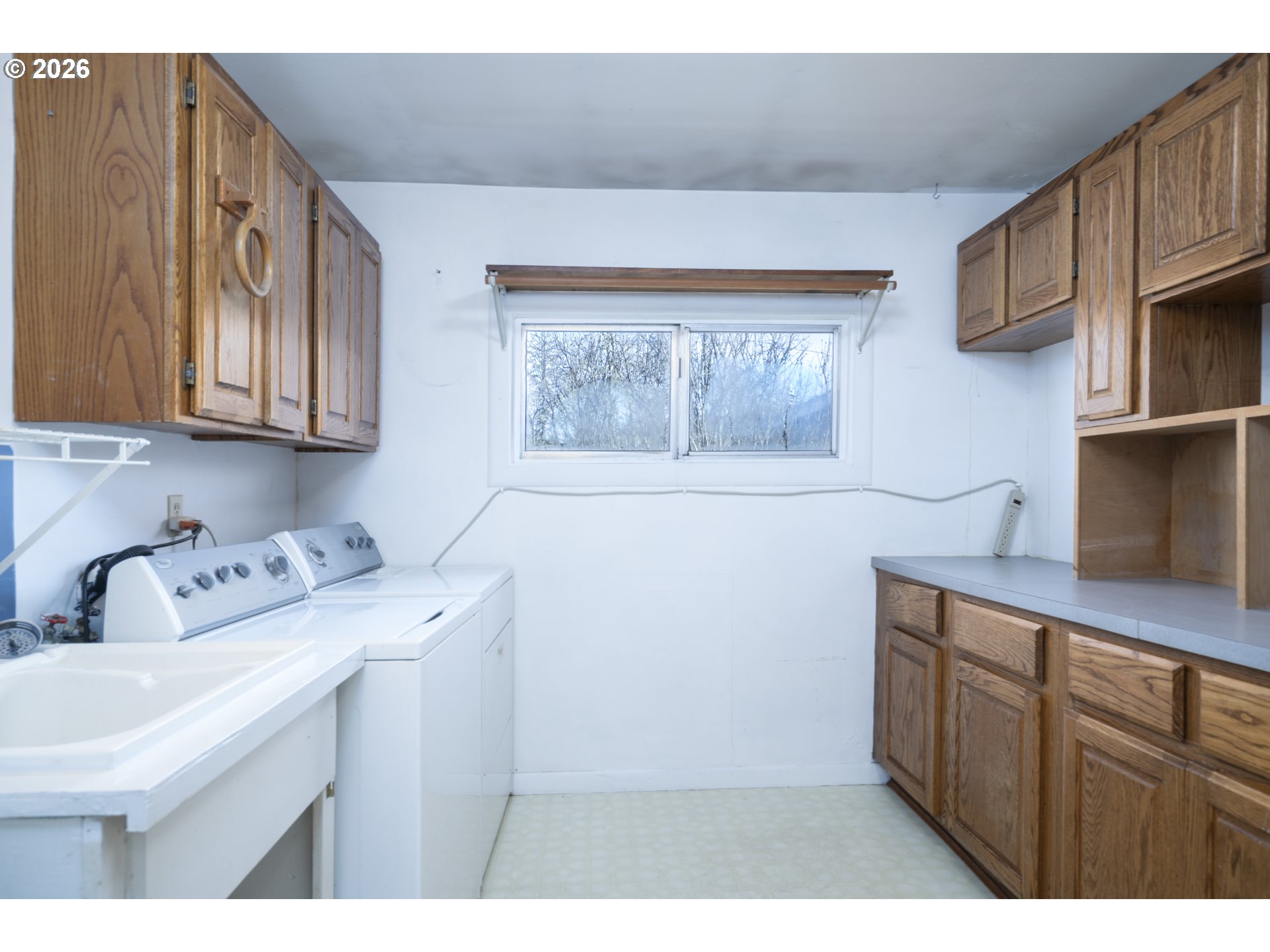 233 Crowsfoot Road Oakland, OR 97462 - Photo 11 of 34 Laundry