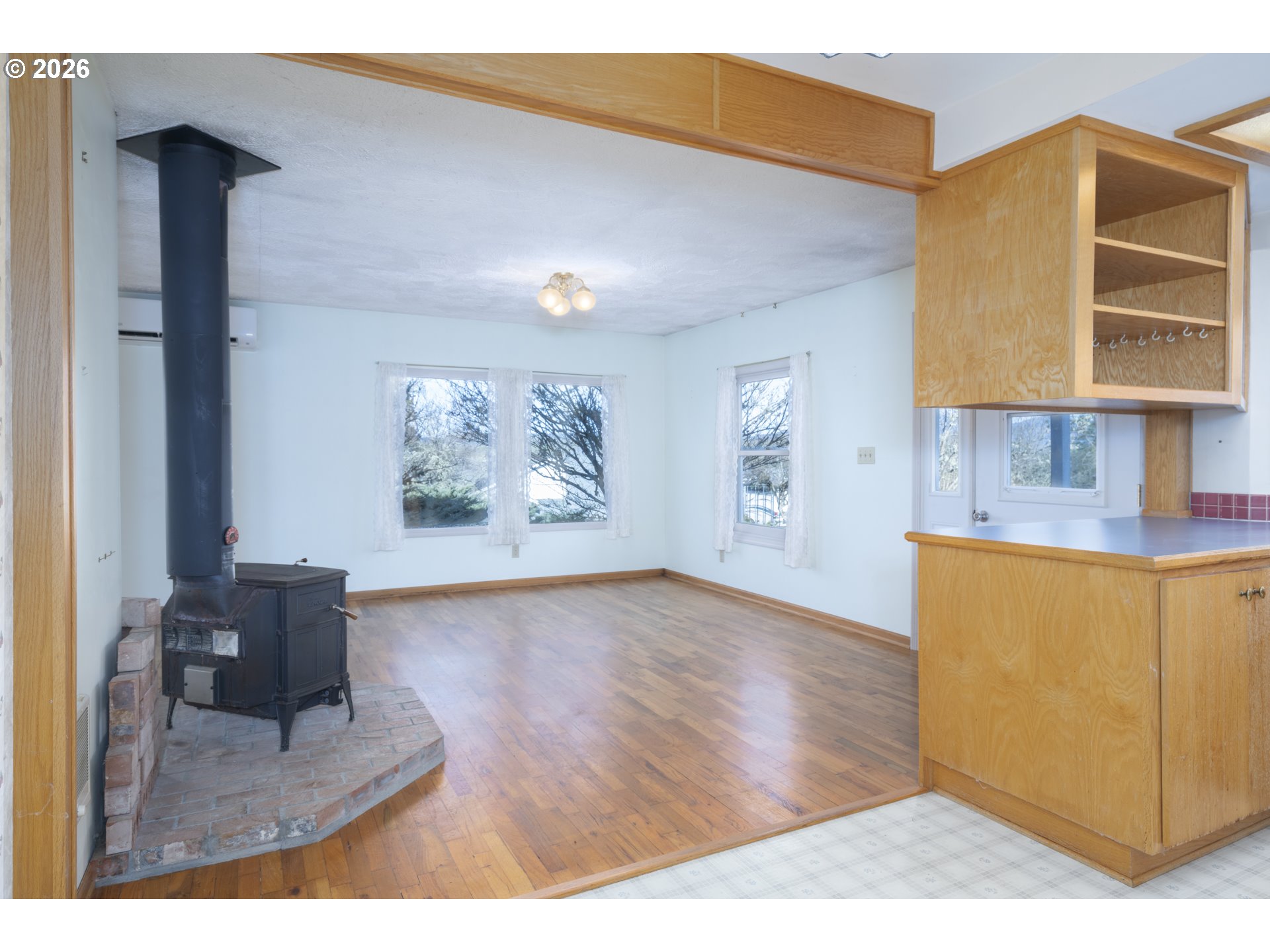 233 Crowsfoot Road Oakland, OR 97462 - Photo 14 of 34 Kitchen/Dining Room