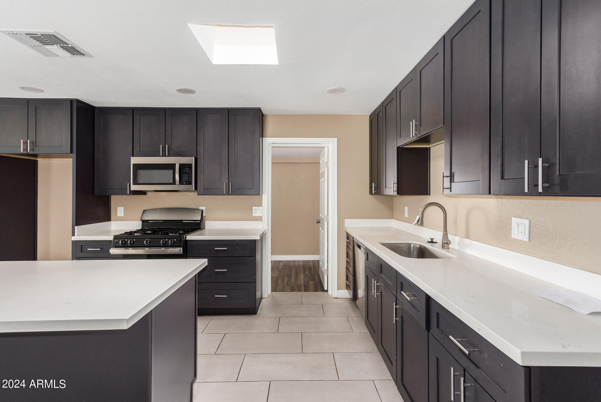 3102 West Cactus Road Phoenix, AZ 85029 - Photo 13 of 33 13 - Cactus