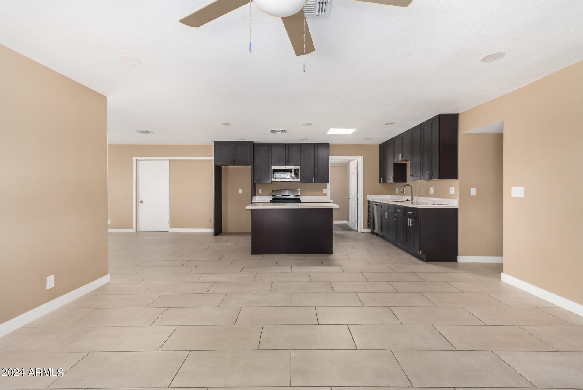 3102 West Cactus Road Phoenix, AZ 85029 - Photo 8 of 33 08 - Cactus