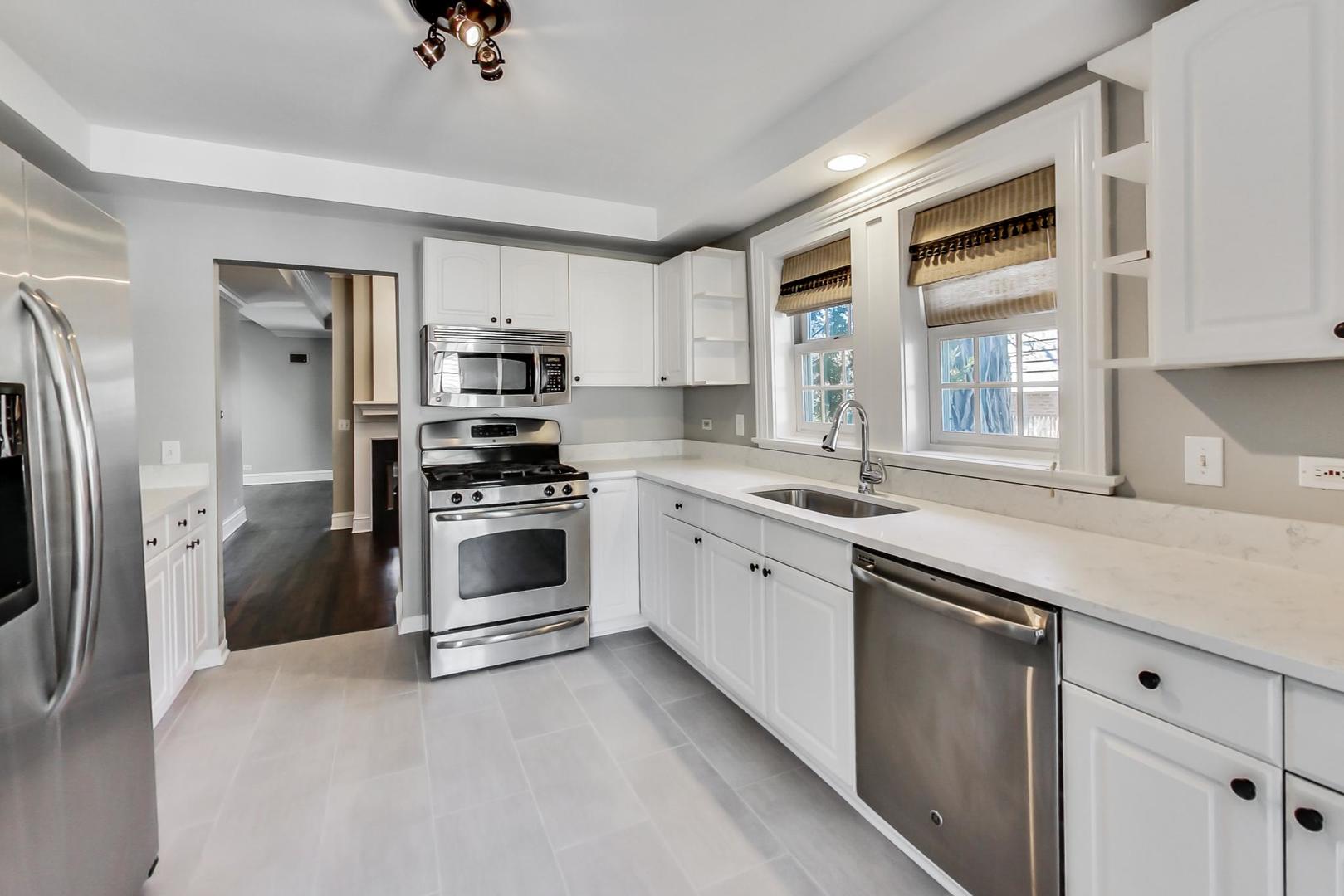 692 Cherry Avenue Lake Forest, IL 60045 - Photo 9 of 38