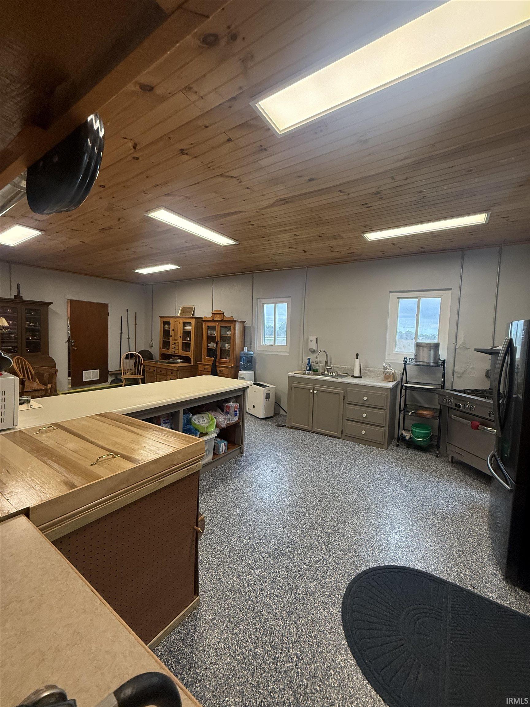 3997 South Warren Road Huntington, IN 46750 - Photo 7 of 21 Gallery Image 7
