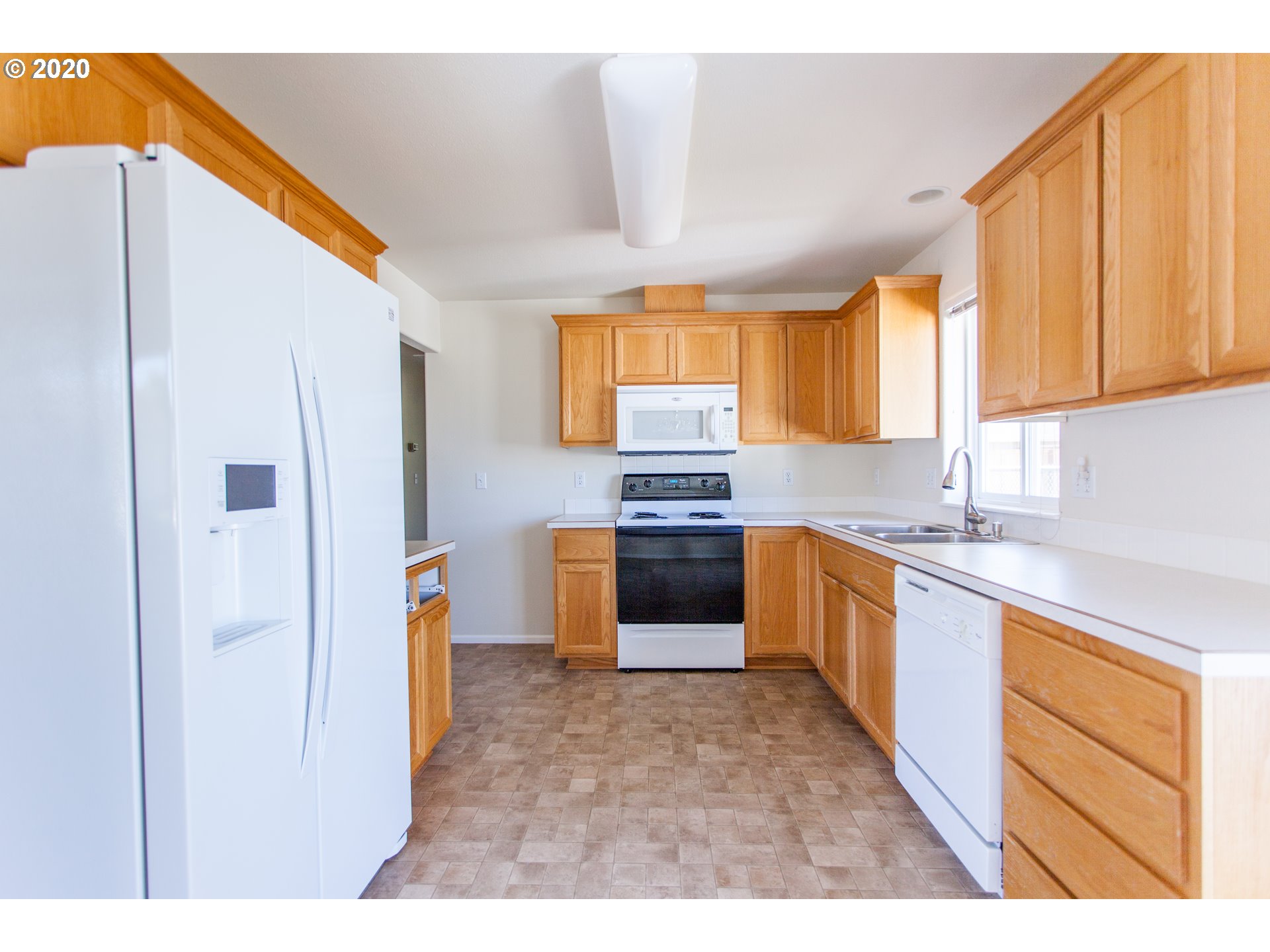 1021 West N Street Springfield, OR 97477 - Photo 4 of 17