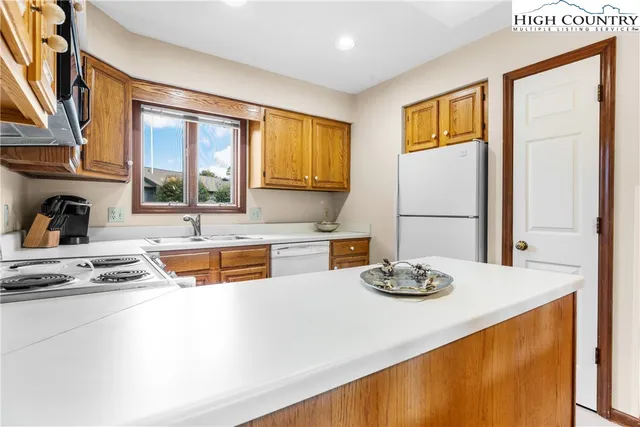 $699,000 | 264 Evergreen Drive, Unit 6, Blowing Rock, NC 28605