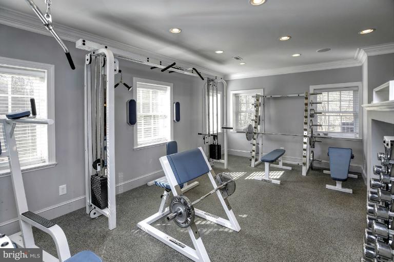 12724 Greenbriar Road Potomac, MD 20854 - Photo 21 of 30 Family Room