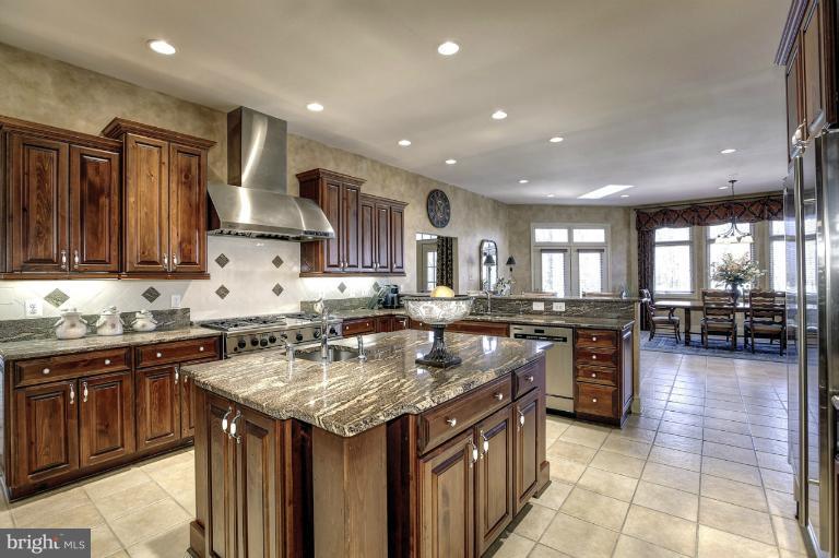 12724 Greenbriar Road Potomac, MD 20854 - Photo 22 of 30 Kitchen