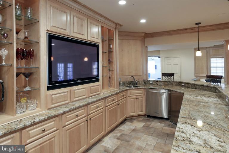 12724 Greenbriar Road Potomac, MD 20854 - Photo 25 of 30 Family Room