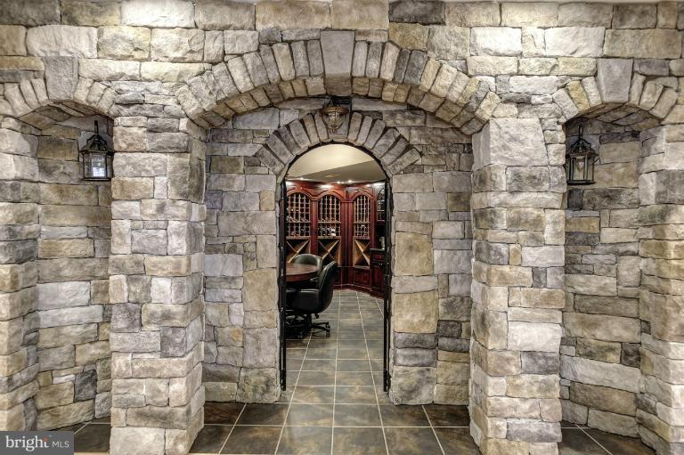 12724 Greenbriar Road Potomac, MD 20854 - Photo 26 of 30 Family Room