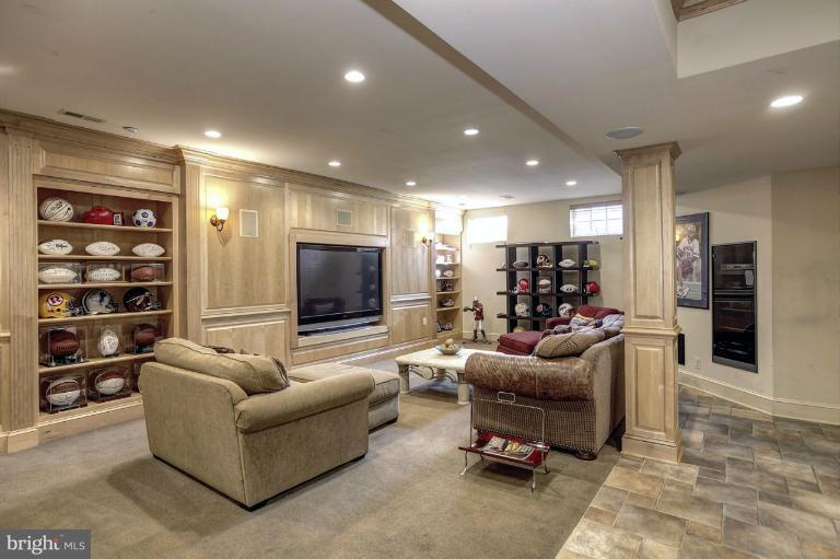 12724 Greenbriar Road Potomac, MD 20854 - Photo 6 of 30 Family Room