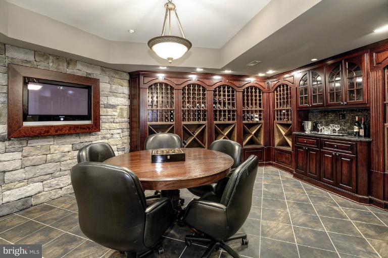 12724 Greenbriar Road Potomac, MD 20854 - Photo 7 of 30 Family Room