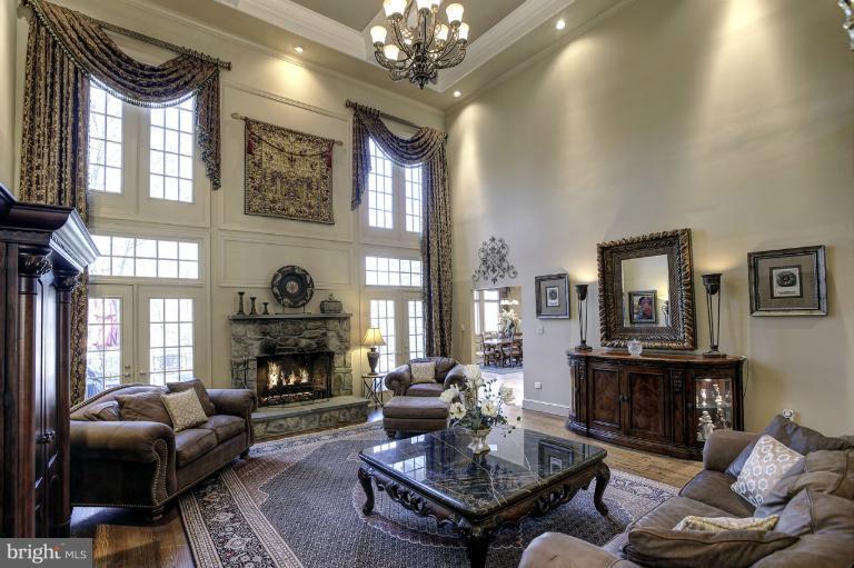 12724 Greenbriar Road Potomac, MD 20854 - Photo 8 of 30 Family Room