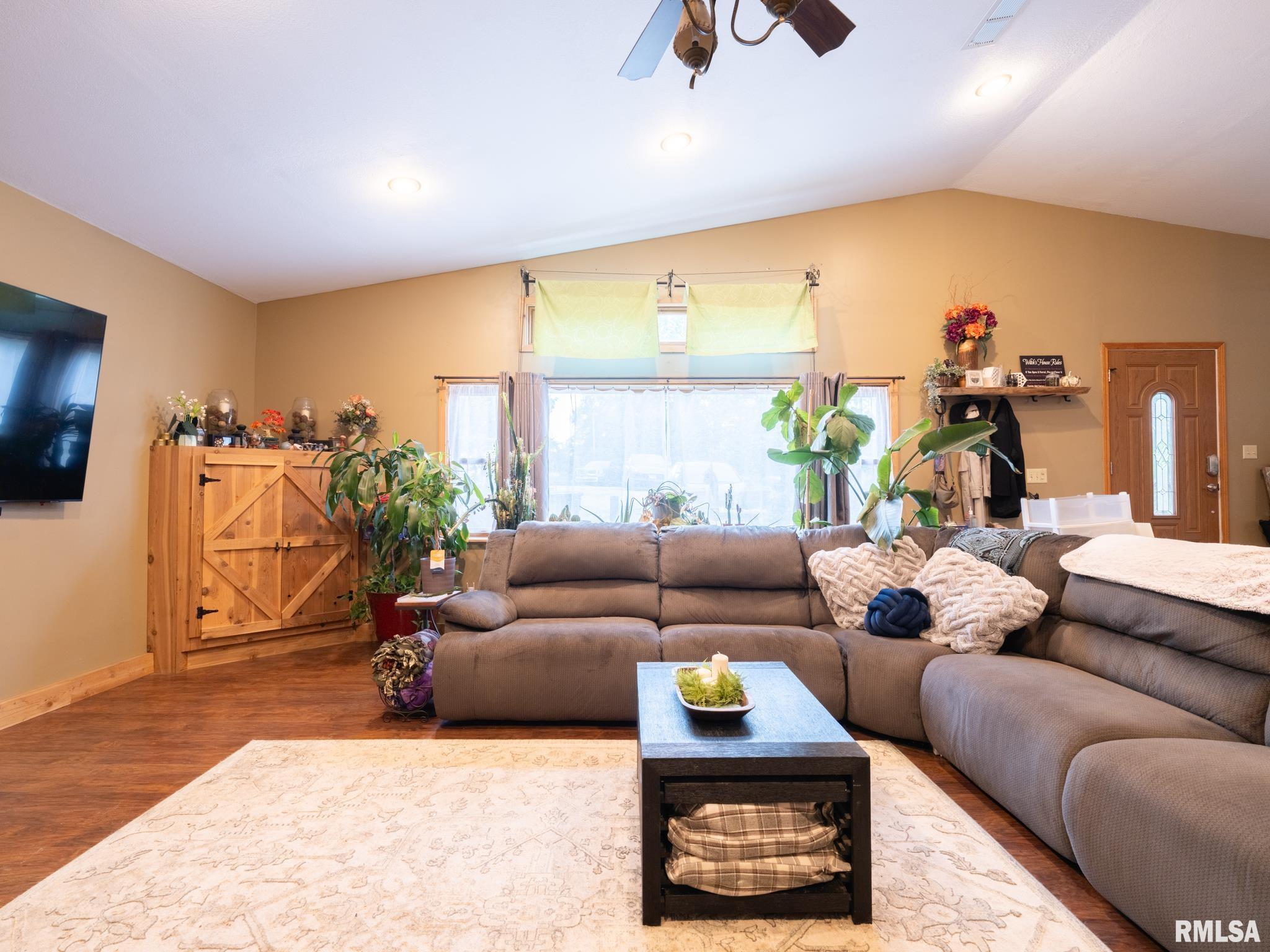 406 West Fast Avenue Mackinaw, IL 61755 - Photo 3 of 51
