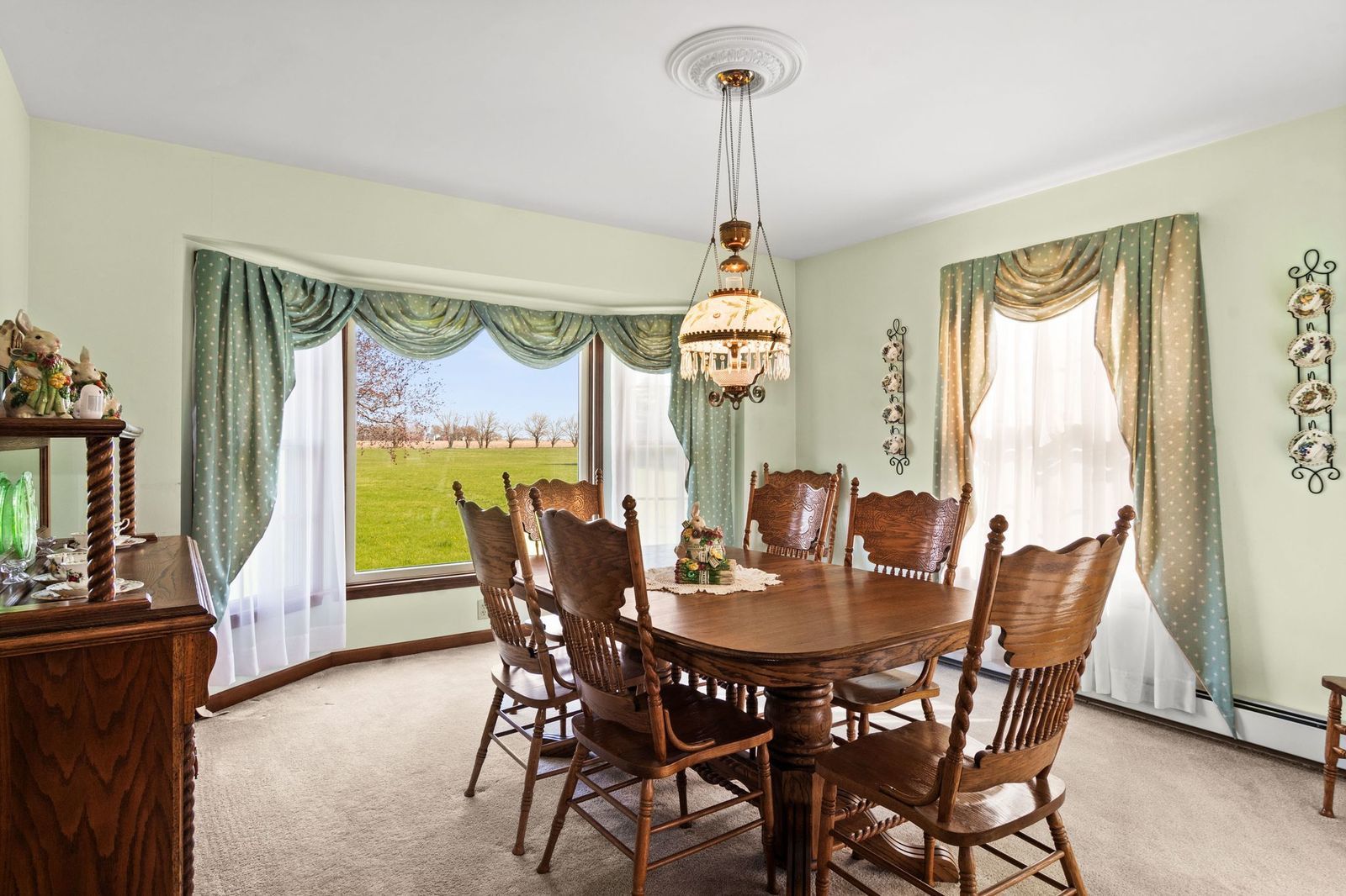 16247 Pratt Road Sandwich, IL 60548 - Photo 13 of 47 a view of a dining room with furniture window and outside view