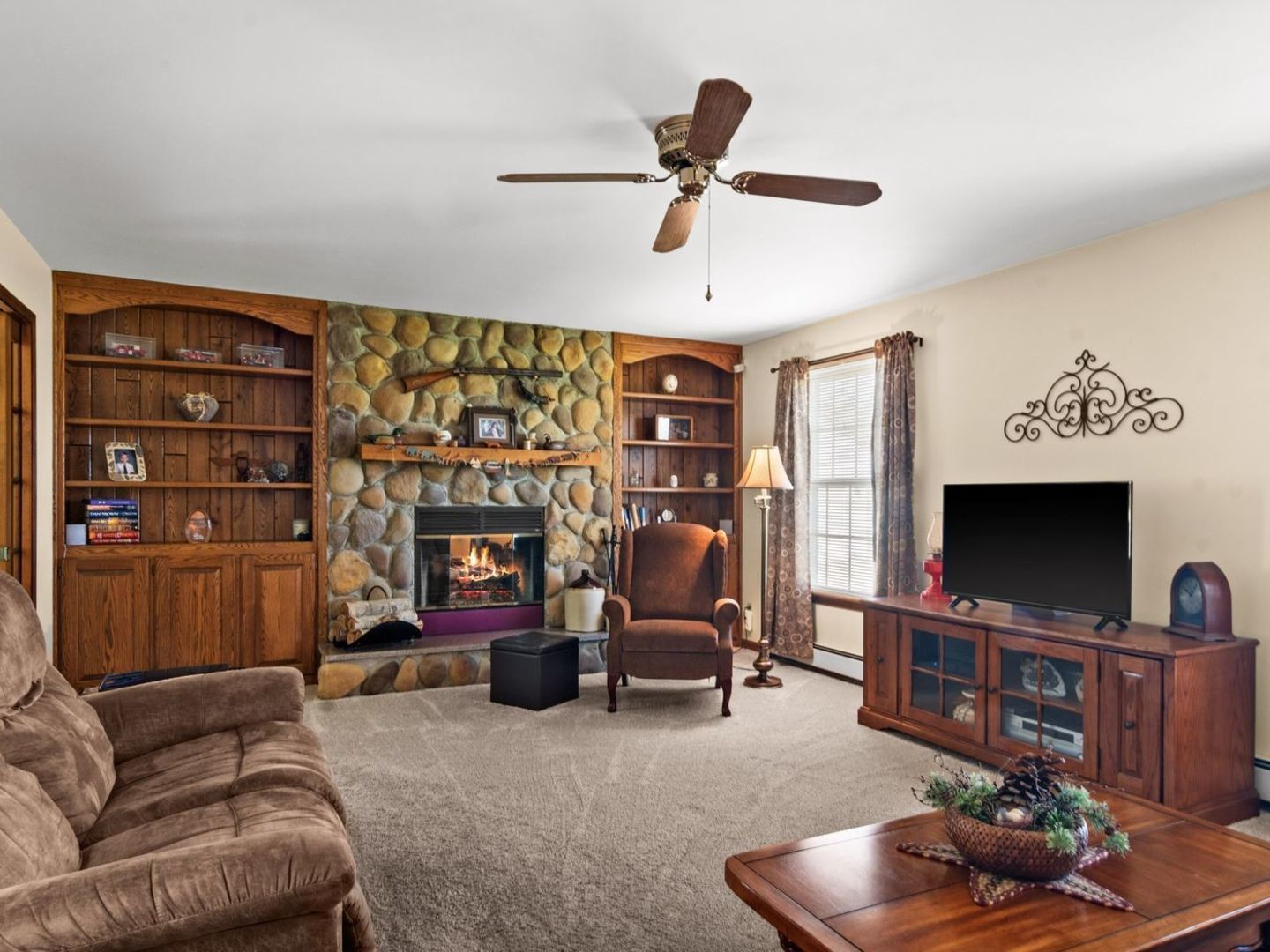 16247 Pratt Road Sandwich, IL 60548 - Photo 14 of 47 a living room with furniture and a flat screen tv