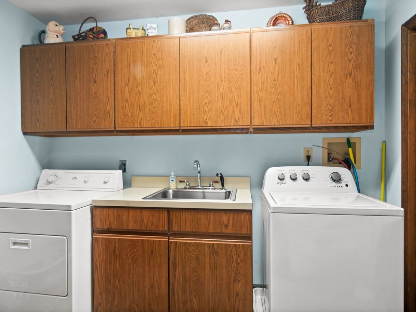 16247 Pratt Road Sandwich, IL 60548 - Photo 19 of 47 a utility room with dryer and washer