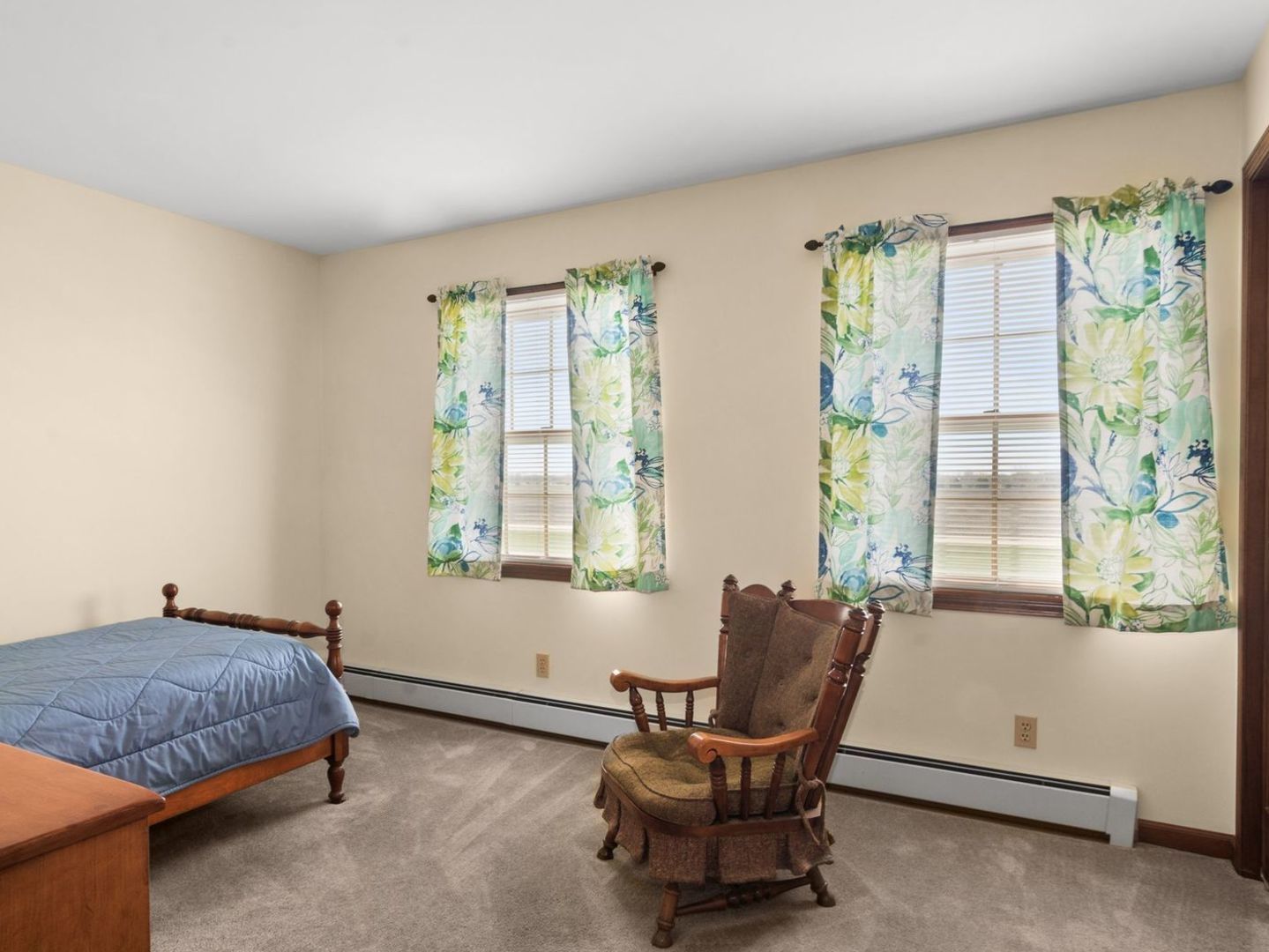 16247 Pratt Road Sandwich, IL 60548 - Photo 26 of 47 a living room with furniture and a window