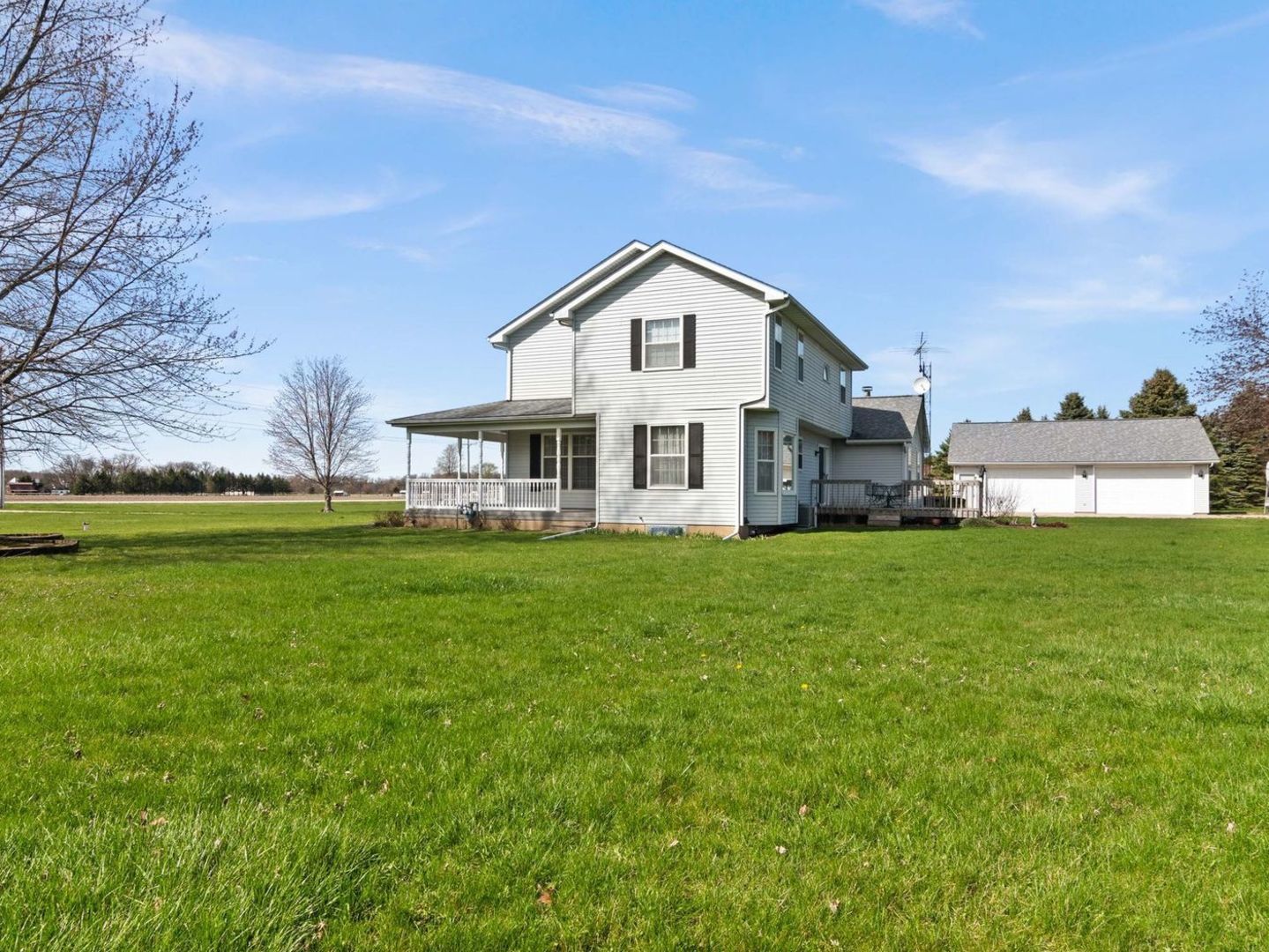 16247 Pratt Road Sandwich, IL 60548 - Photo 34 of 47 a view of a house with a big yard