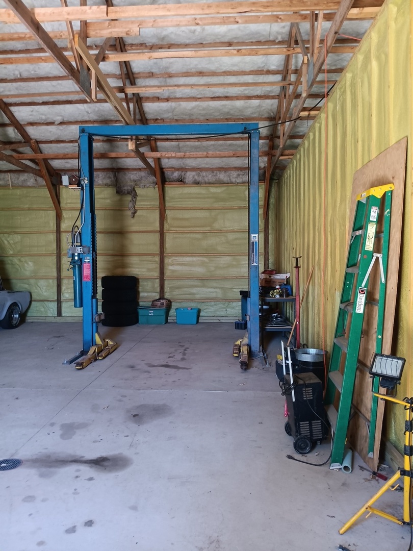 16247 Pratt Road Sandwich, IL 60548 - Photo 44 of 47 a view of a room with gym equipment