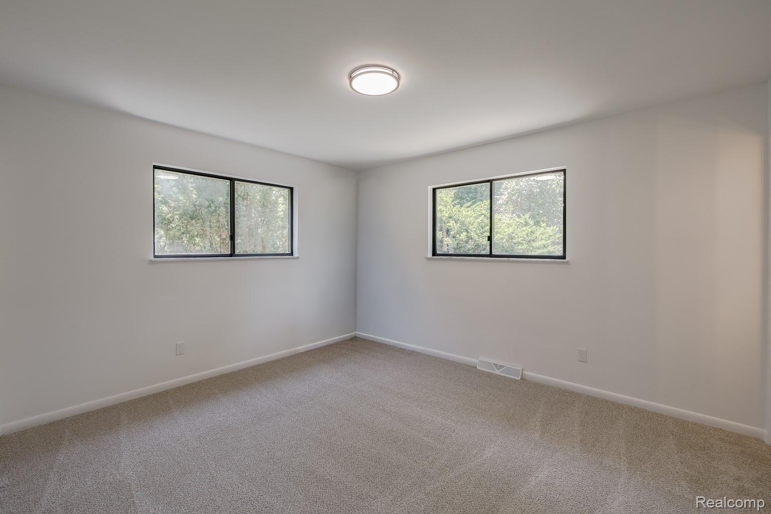 3161 Woodcrest Road Rochester, MI 48309 - Photo 34 of 65 3161 Woodcrest Rd-27-2.jpg