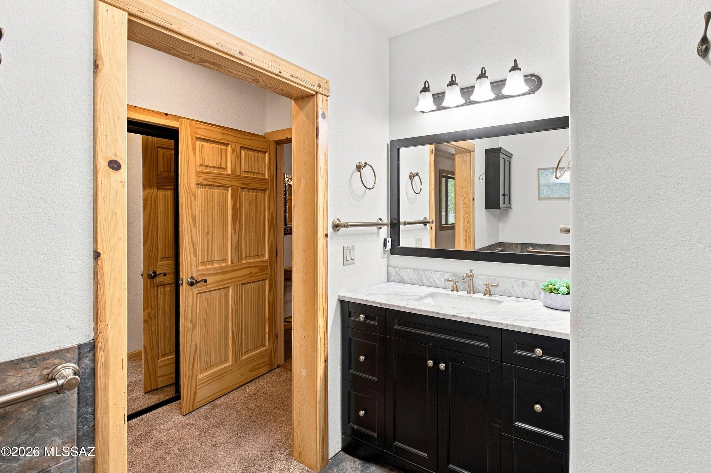 4895 Rim Spur Lakeside, AZ 85929 - Photo 16 of 35 Primary Bathroom 1