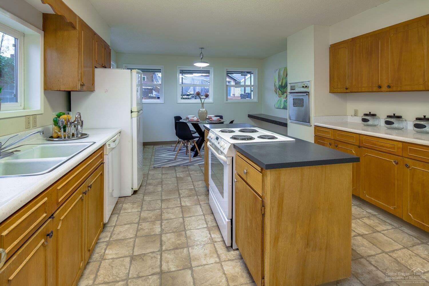 924 Northwest Riverside Boulevard Bend, OR 97703 - Photo 8 of 17 Additional Photo