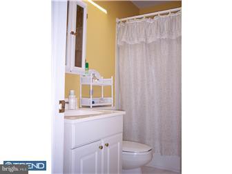 3126 Fairdale Road Philadelphia, PA 19154 - Photo 6 of 10 Bathroom