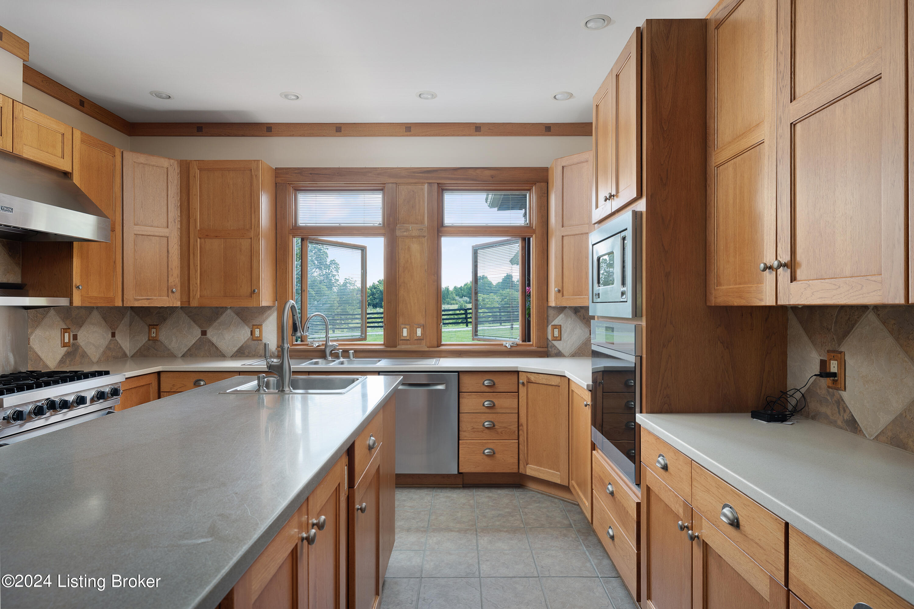 5908 Aiken Road Louisville, KY 40245 - Photo 29 of 86 Kitchen
