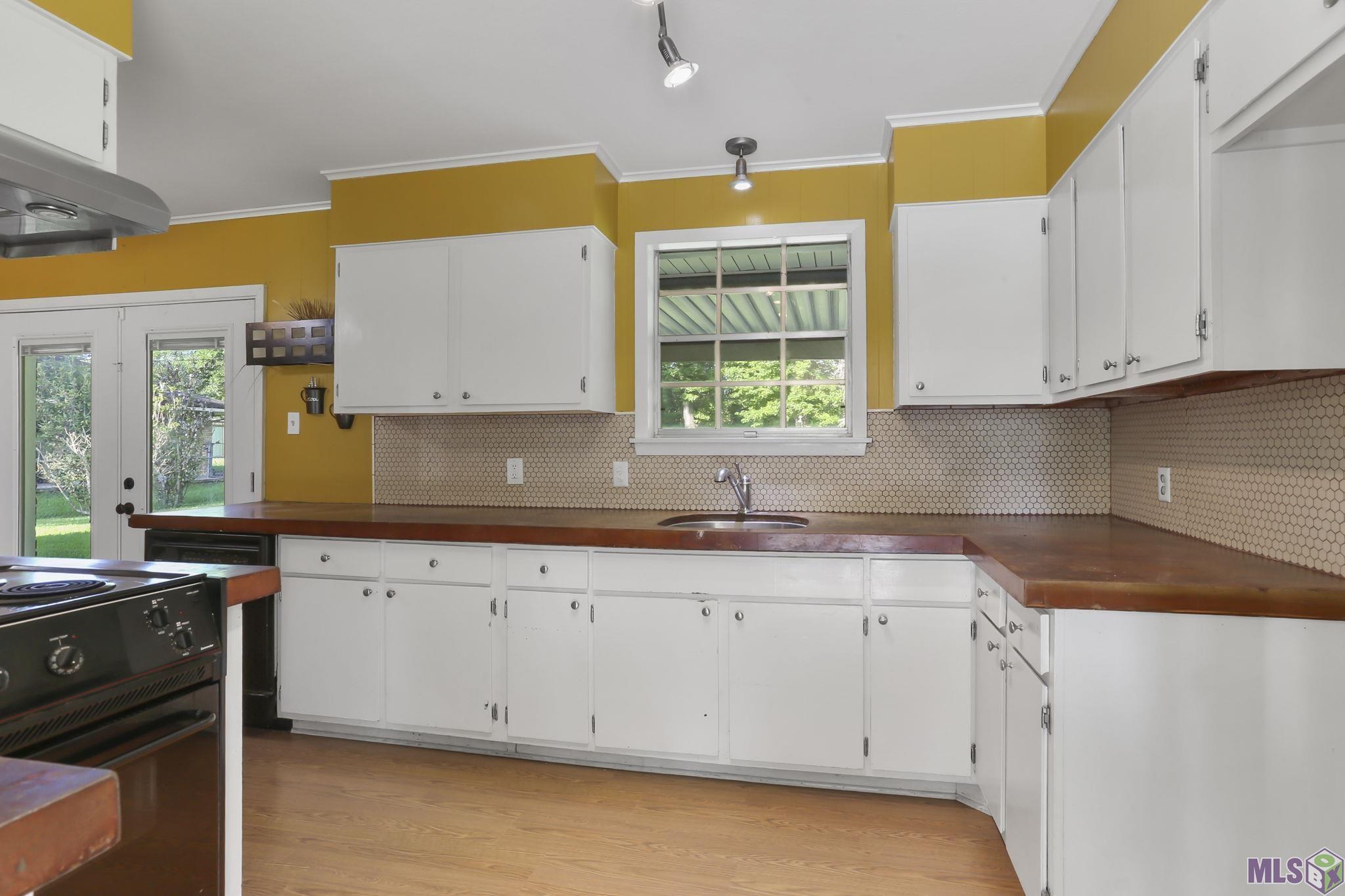10196 Oliphant Road Baton Rouge, LA 70809 - Photo 7 of 13 kitchen