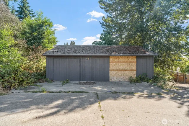 a view of a house with a tree