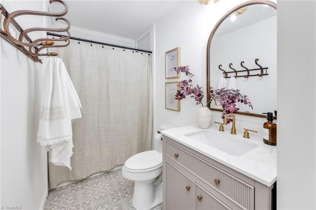 222 Mill Ridge Road North Wilkesboro, NC 28659 - Photo 17 of 43 Full Bathroom