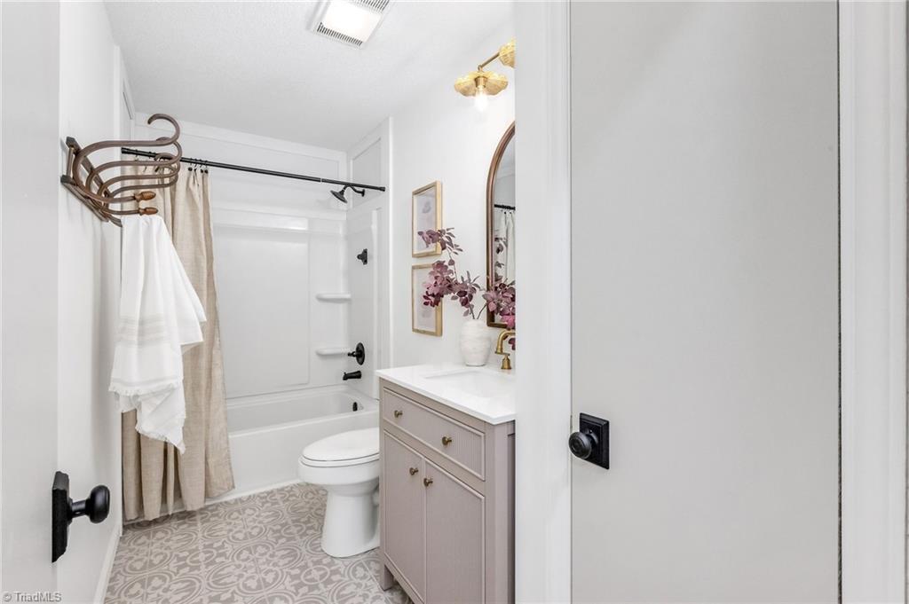 222 Mill Ridge Road North Wilkesboro, NC 28659 - Photo 18 of 43 Full Bathroom