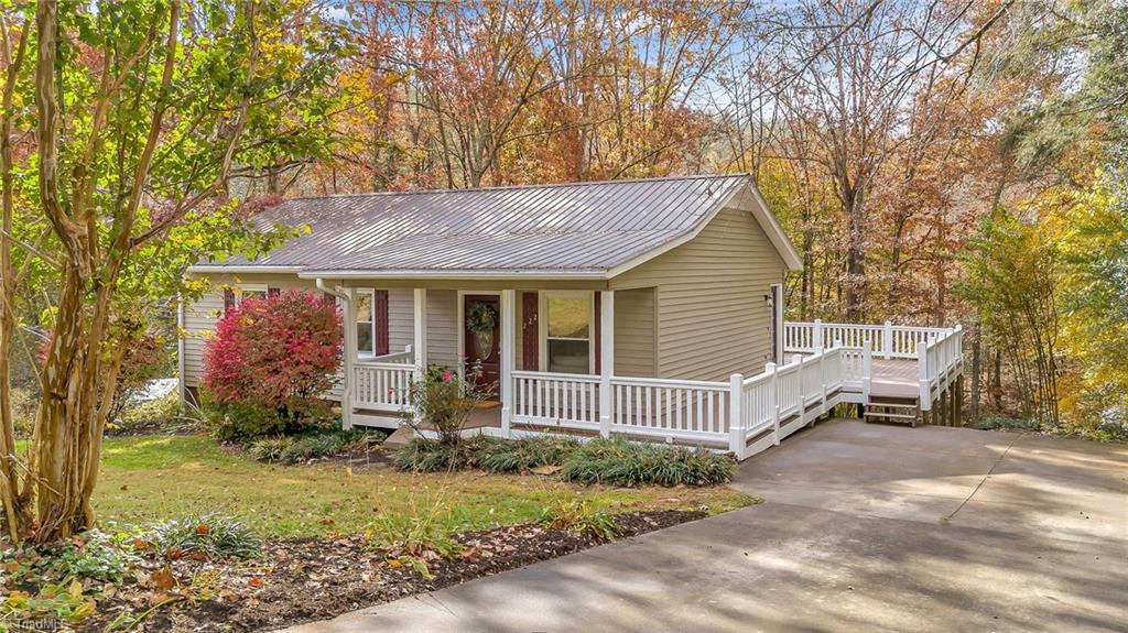 222 Mill Ridge Road North Wilkesboro, NC 28659 - Photo 29 of 43 Driveway