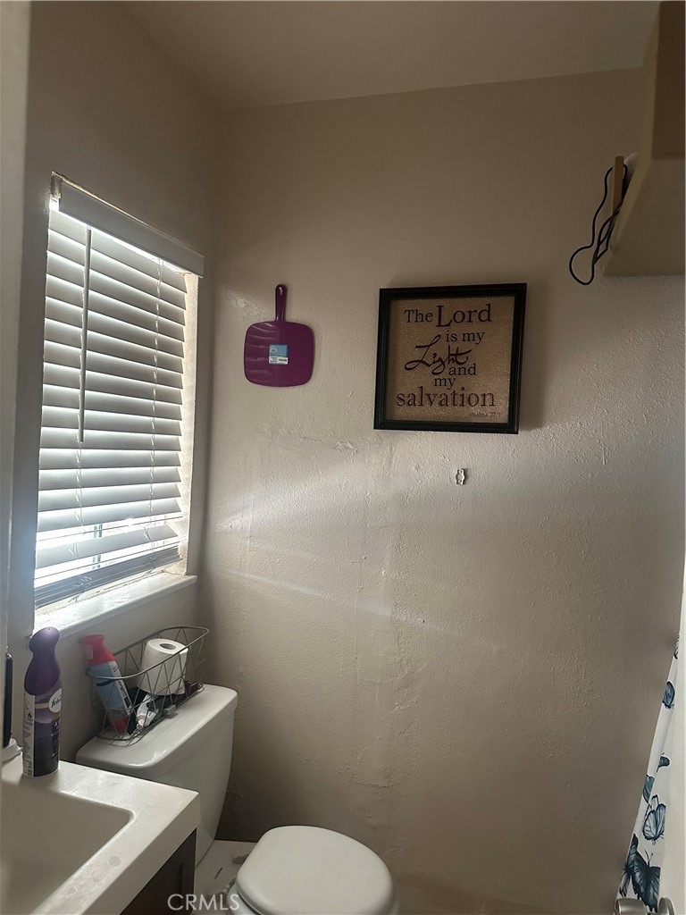 598 East Wilson Street Rialto, CA 92376 - Photo 6 of 9 Bathroom.